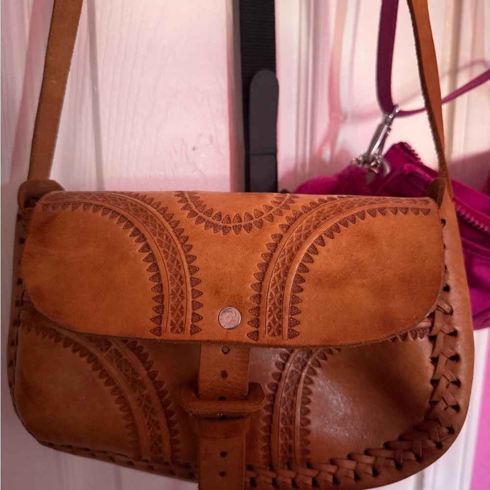 Stylish Tan Leather Shoulder Bag